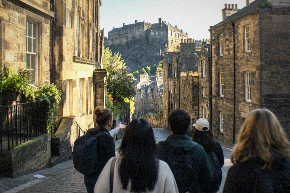 Cobbled close and old stone buildings on the Royal Mile in Edinburgh